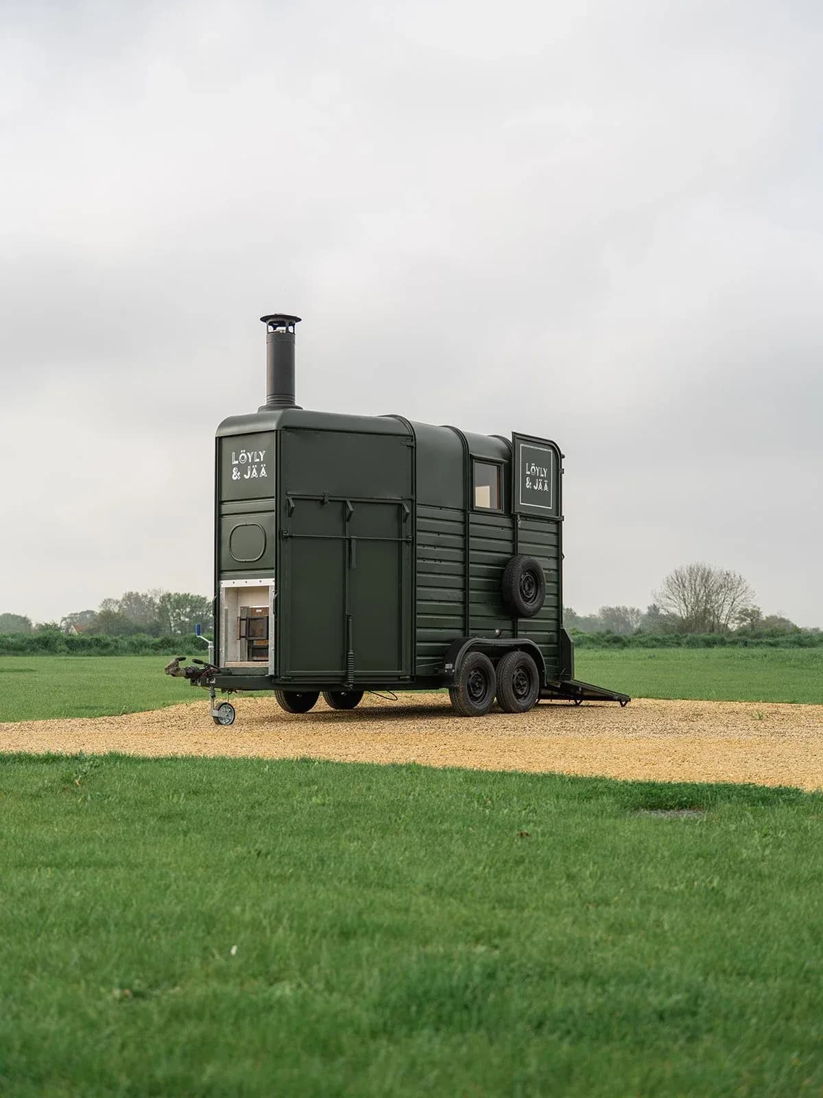 Löyly & Jää horsebox sauna full exterior view on campsite grounds