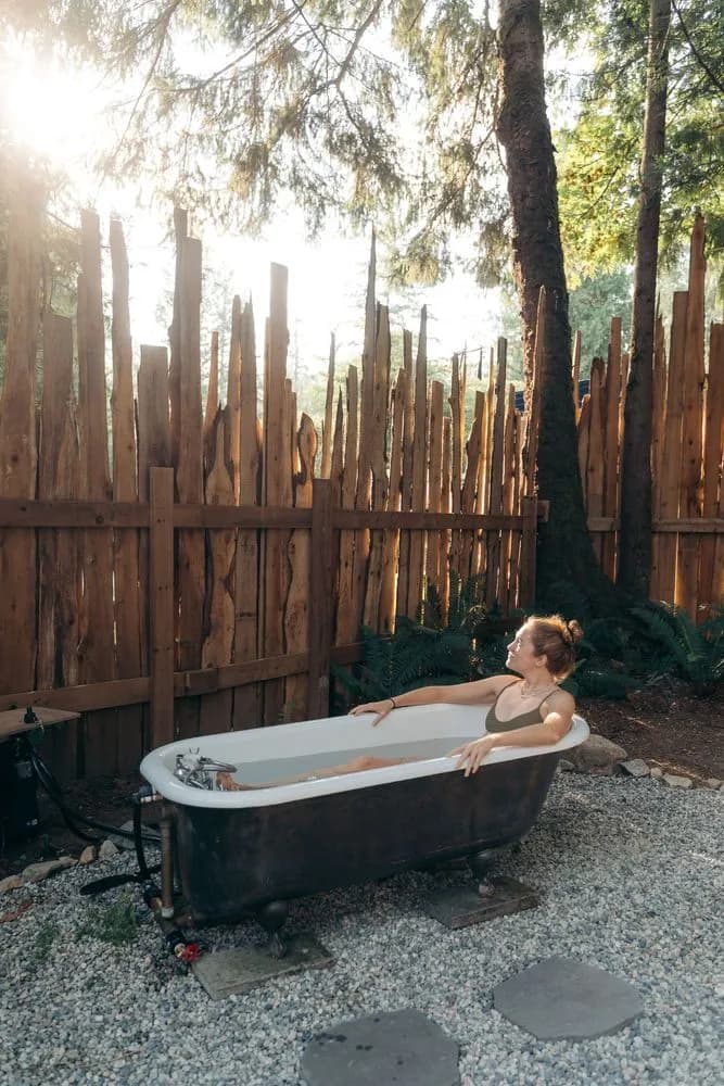 Cedar hot tub at Moonshine Spa