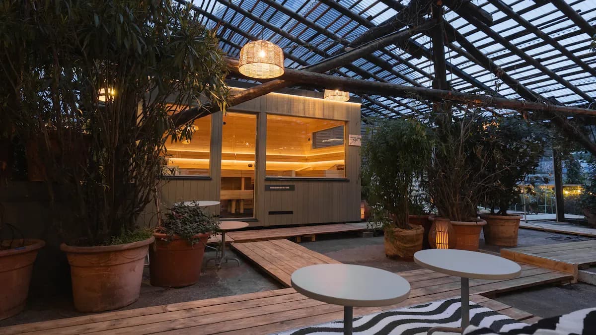 Sauna interior with a view onto the Limmat river