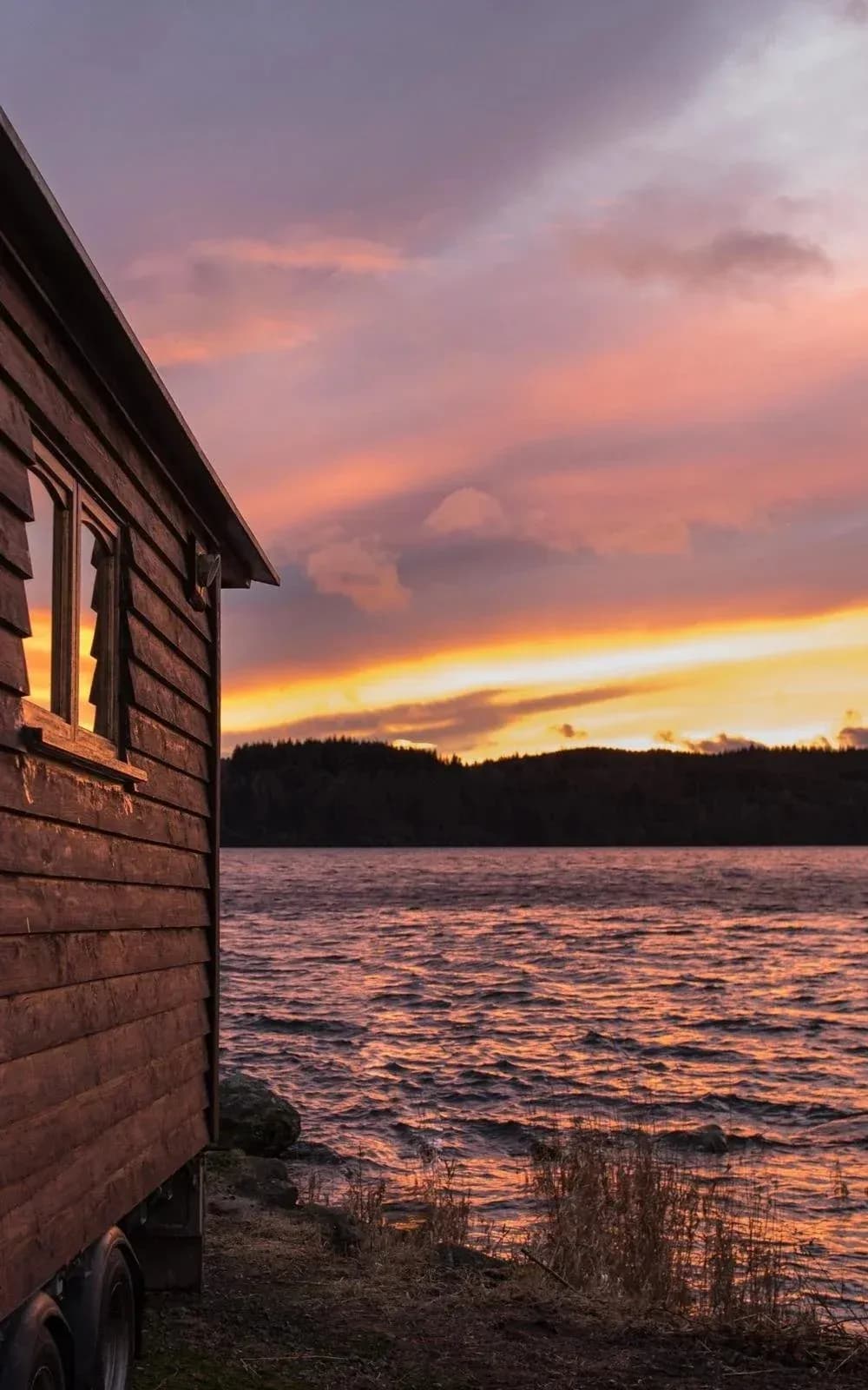 Venachar Lochside sauna and cold plunge pool on the shores of Loch Venachar