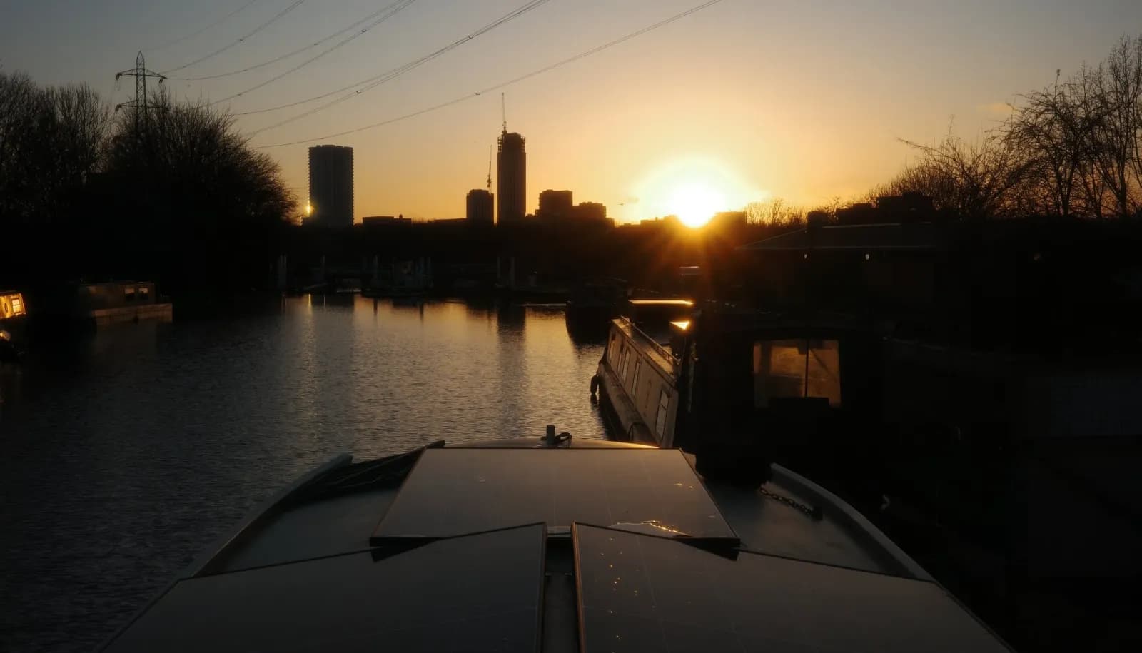 SOAK Bathhouse canal boat sauna on London waterways at dusk